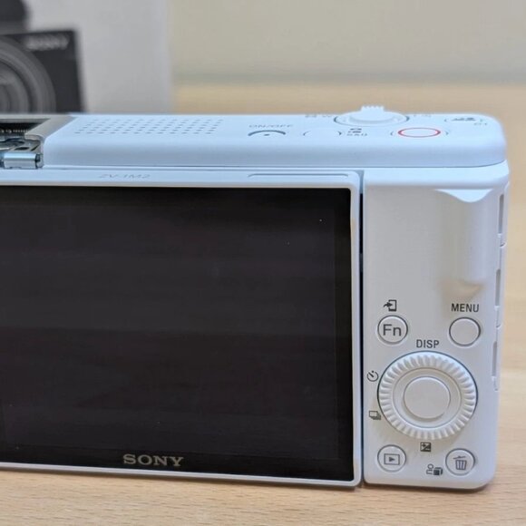 Sony ZV-1 II Vlog Camera for Content Creators & Vloggers (White) - ZV-1M2 - Picture 5 of 9